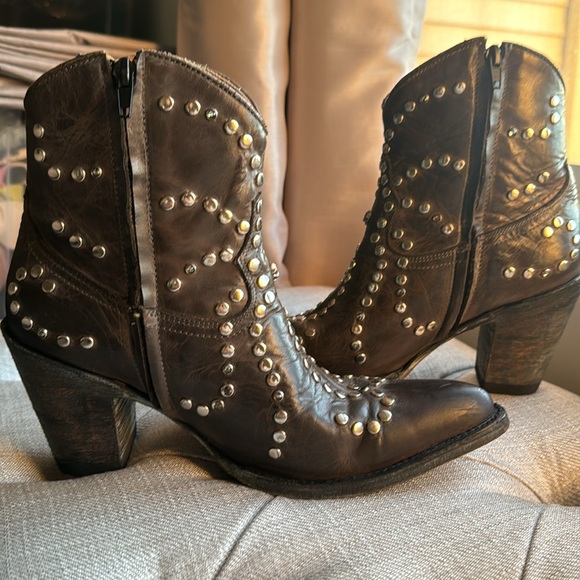 Ankle studded, dark brown leather, cowboy boots by OLD GRINGO. - Picture 7 of 16